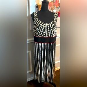 Dress Barn Woman Sleeveless Dress || Size 14 || Black and White with Pink Trim